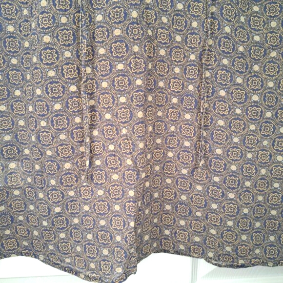 Eddie Bauer Blue Patterned Split Neck Tie Blouse Size Small - Picture 4 of 5